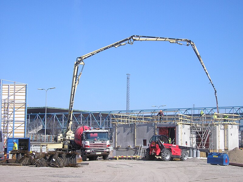 File:Concrete pumping in Jyväskylä2.JPG