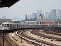 R46 Template:NYCS-bull-small train entering Smith–Ninth Streets