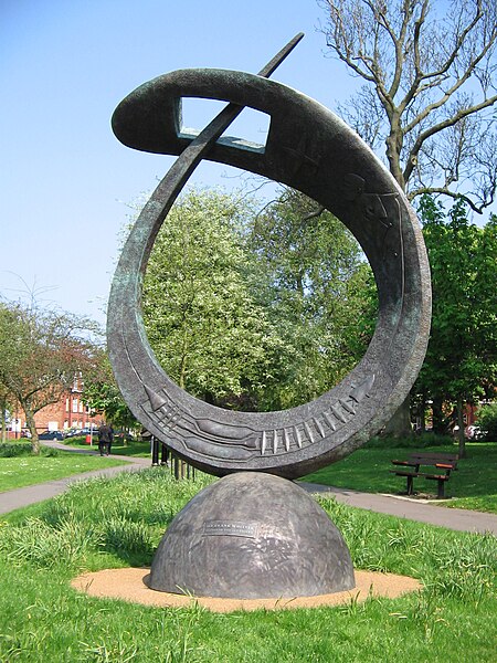 File:Whittle monument in Rugby.jpg