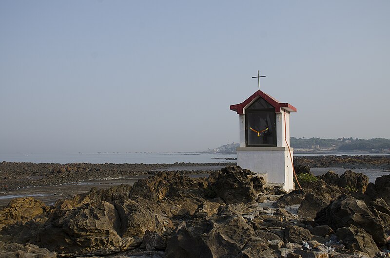 File:Gorai Beach grotto.jpg