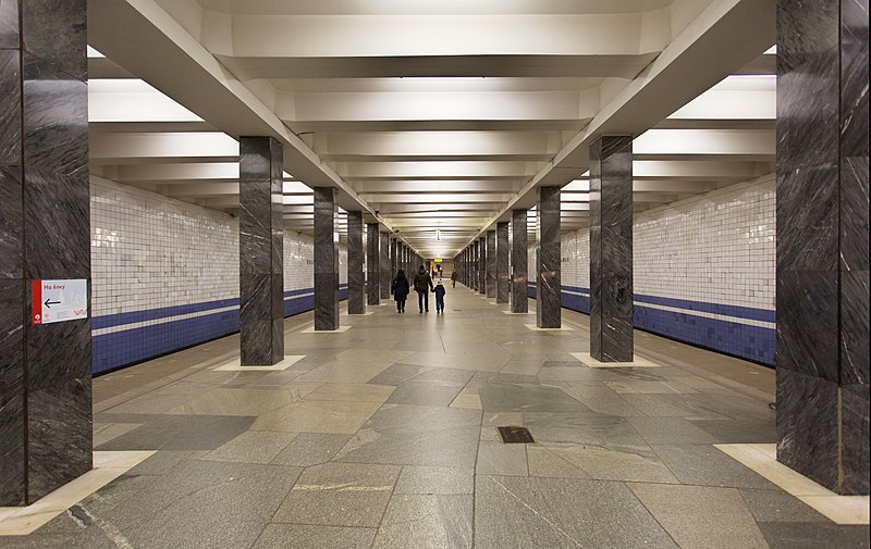 Файл:Moscow VodnyStadiontMetroStation 1123.jpg