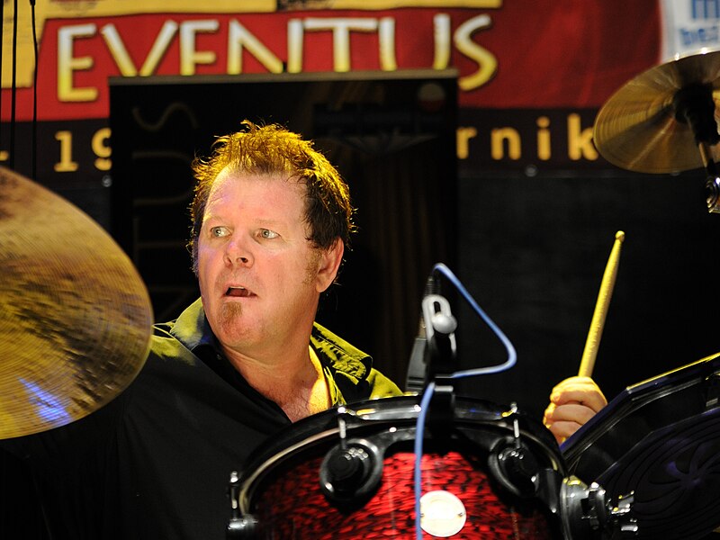 Файл:Pat Mastelotto (2941840100) (cropped).jpg