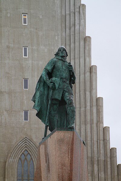 File:Reykjavik-32-Hallgrimskirche-Leifur Eiriksson-2018-gje.jpg