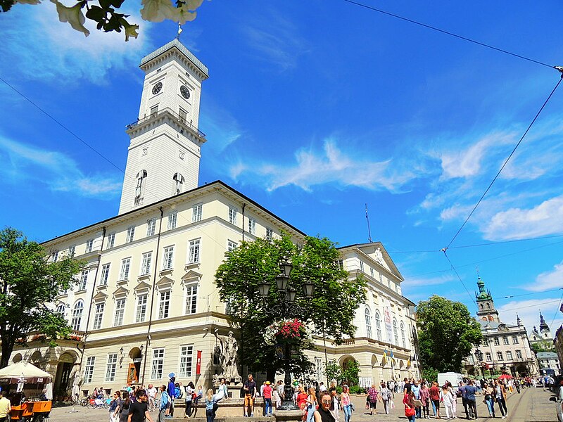 Файл:Town hall in Lviv2018.jpg