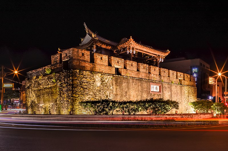 File:202012 恆春古城 南門 夜景.jpg