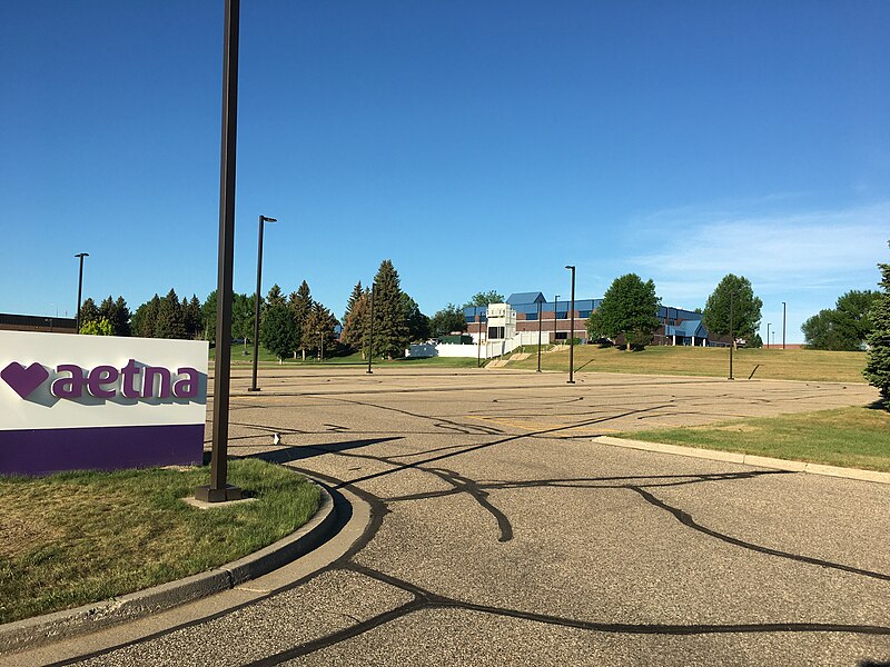 File:Aetna office in Bismarck.jpg