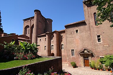 Castillo donde nació Toulouse-Lautrec. Hoy el museo Toulouse-Lautrec,[3]​ fundado por su madre después de su muerte