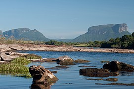 ríos y tepuyes en el Parque Nacional Canaima, estado Bolívar.