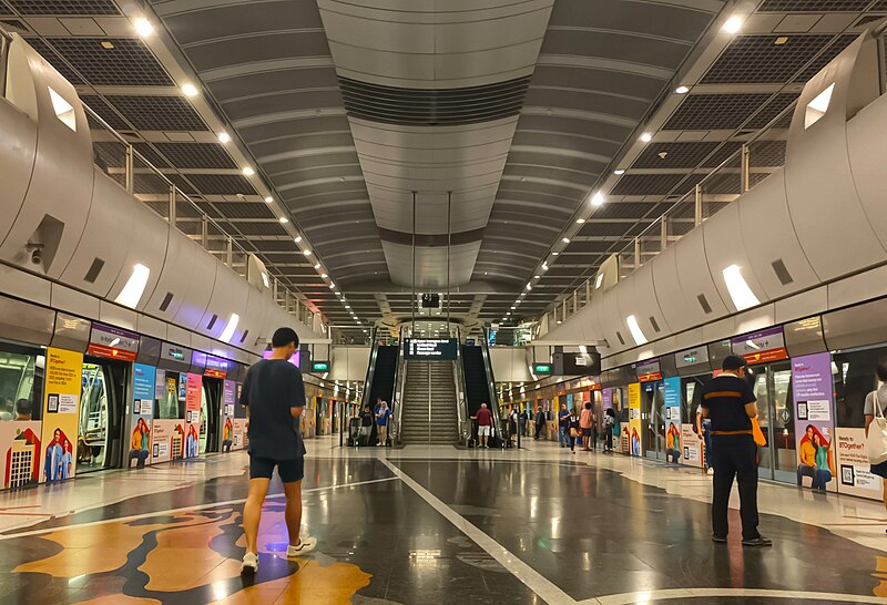 File:Kovan MRT Station 202407.jpg