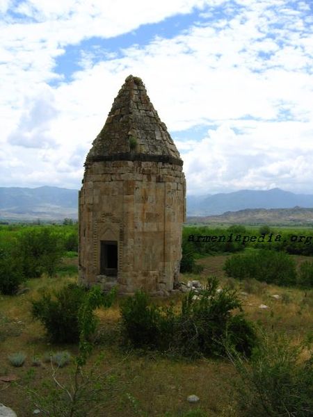 Файл:Mausoleum in Mamedbeyli-IMG 8021.JPG