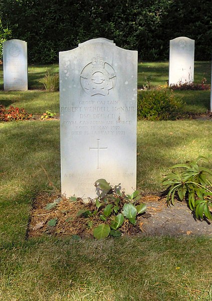 File:McNair grave Brookwood 2018.jpg