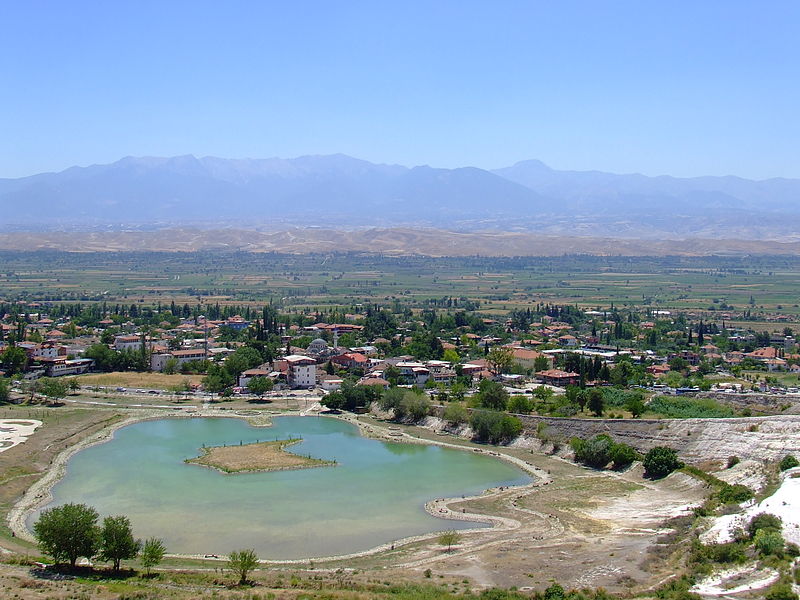 Файл:Pamukkale town.JPG