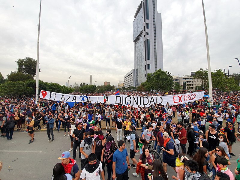 File:Plaza de la Dignidad.jpg