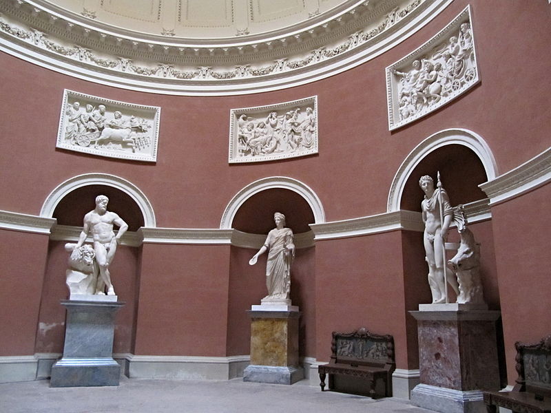 File:Stourhead, Pantheon, interior.jpg