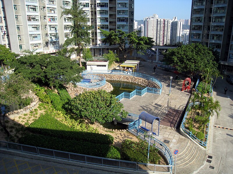 File:Cheung Hang Estate Garden.jpg