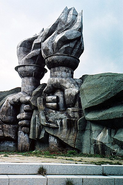 Archivo:Fuego Buzludzha.jpg