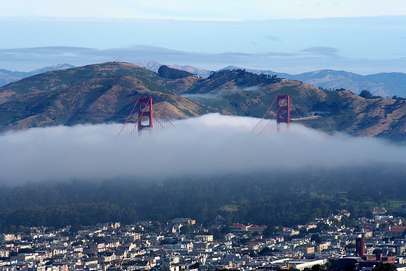 File:Ggb in fog.JPG