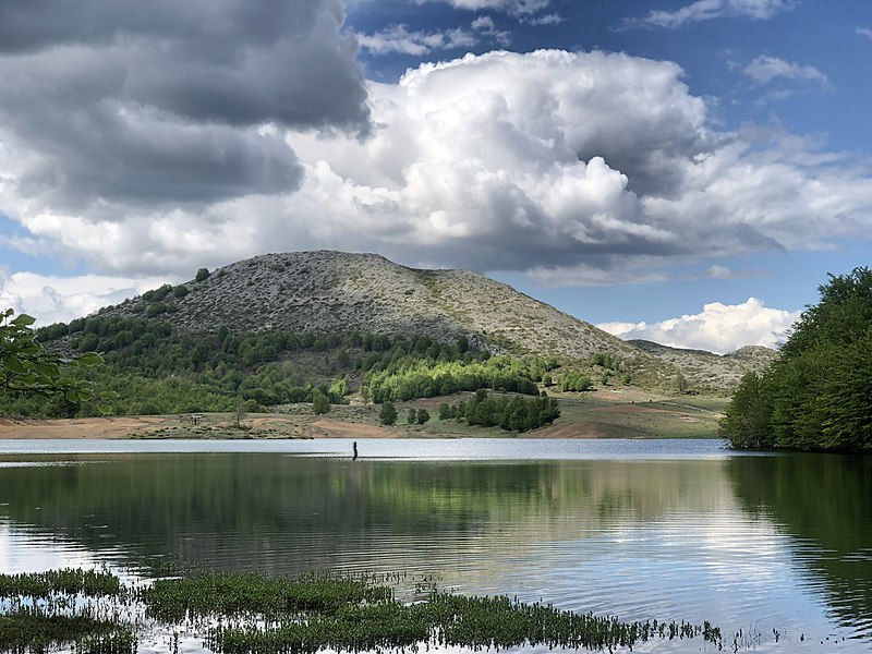 File:Liqeni i Fushë Studnës.jpg