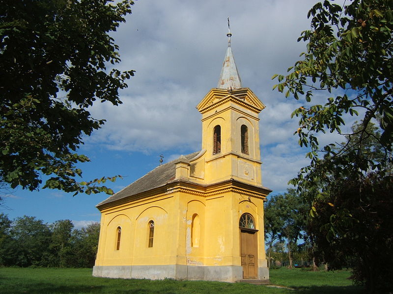 File:Somogyacsa, gerézdpusztai kápolna.jpg