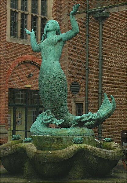 File:Bloye BUGS mermaid, bronze.jpg