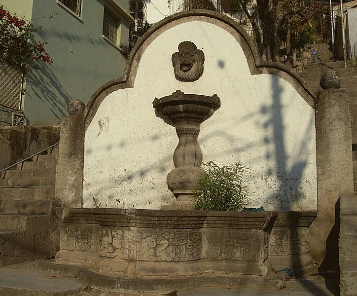 Archivo:Fuente Colonial de Tegucigalpa.jpg