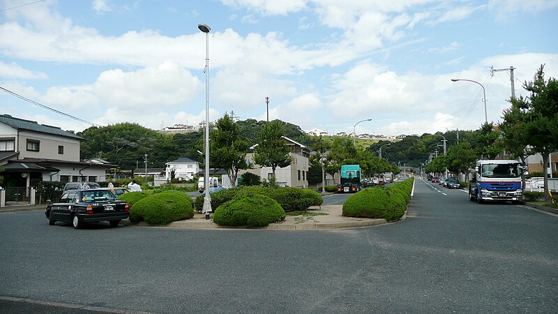 File:JR Ishida Station plaza.jpg