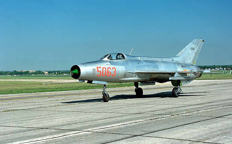 Archivo:Mikoyan-Gurevich MiG-21PF USAF.jpg