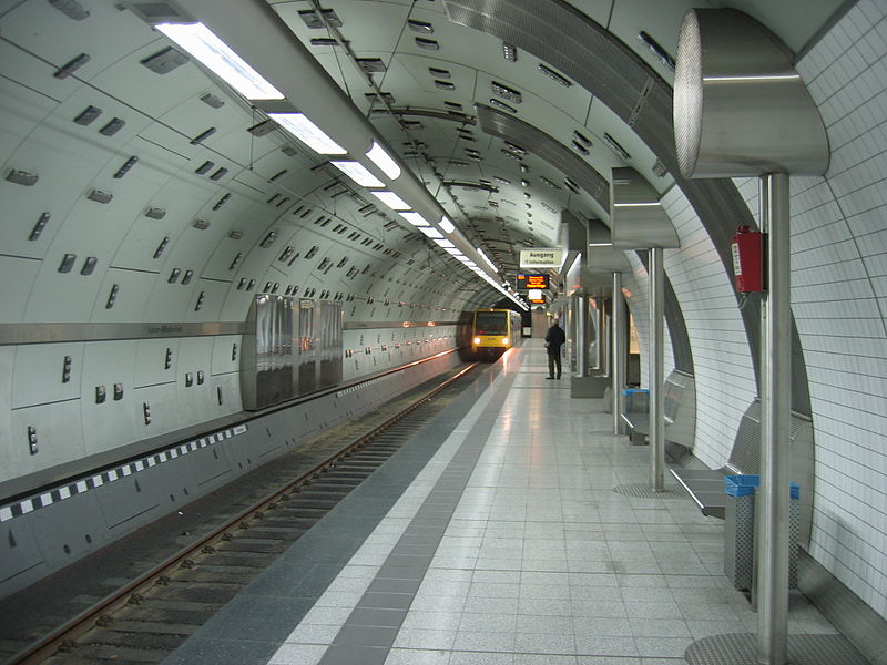 File:Stadtbahn Essen - Kaiser-Wilhelm-Park.jpg