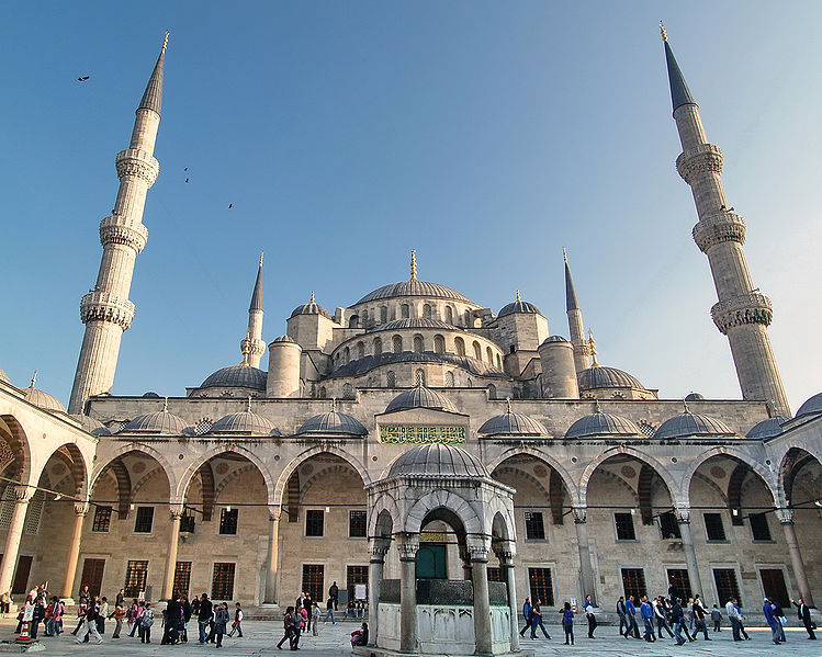 File:SultanAhmetMosqueCourtyard.jpg