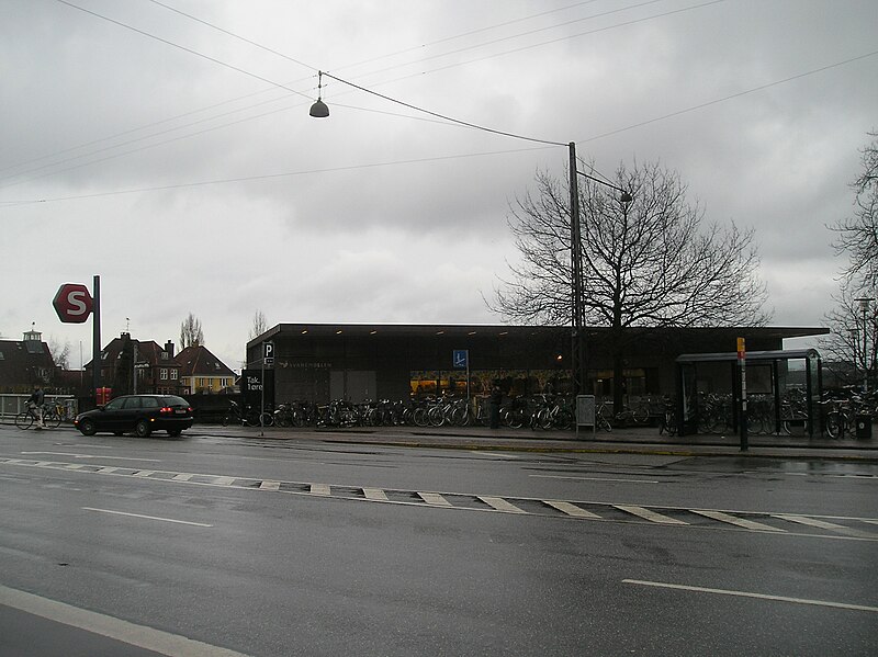 File:Svanemøllen Station 01.jpg