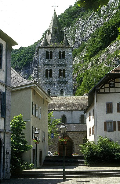 File:32126 St-Maurice, Abteikirche 1990-06-03.jpg