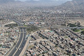 Paso a desnivel bajo la autopista Ramiro Prialé.