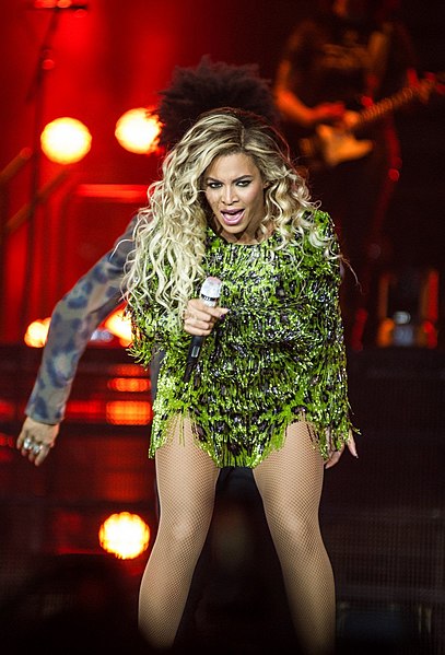 Archivo:Beyonce in Birminham2.jpg