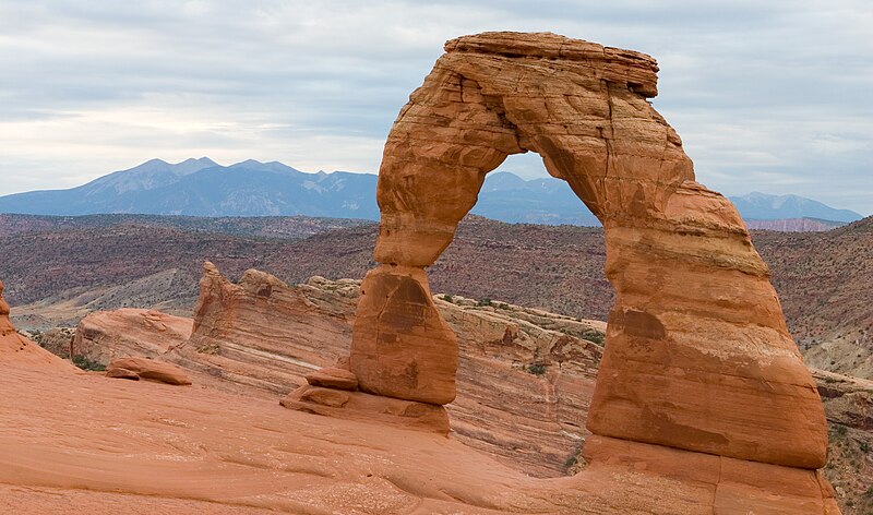 File:Delicate Arch LaSalle.jpg