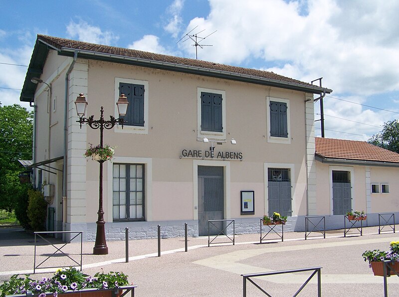 File:Gare d'Albens (Savoie).JPG