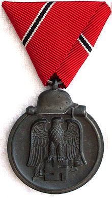 Ostmedaille am Dreiecksband.JPG