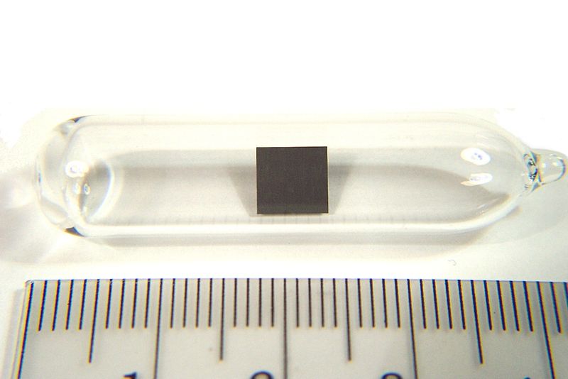 File:Thorium sample 0.1g.jpg