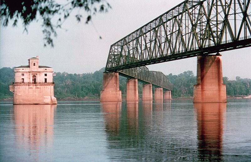 File:ChainOfRocksBridge StLouisMO.jpg