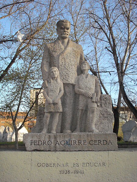 Archivo:Estatua Pedro Aguirre Cerda.JPG