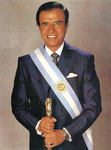 File:Menem con banda presidencial.jpg