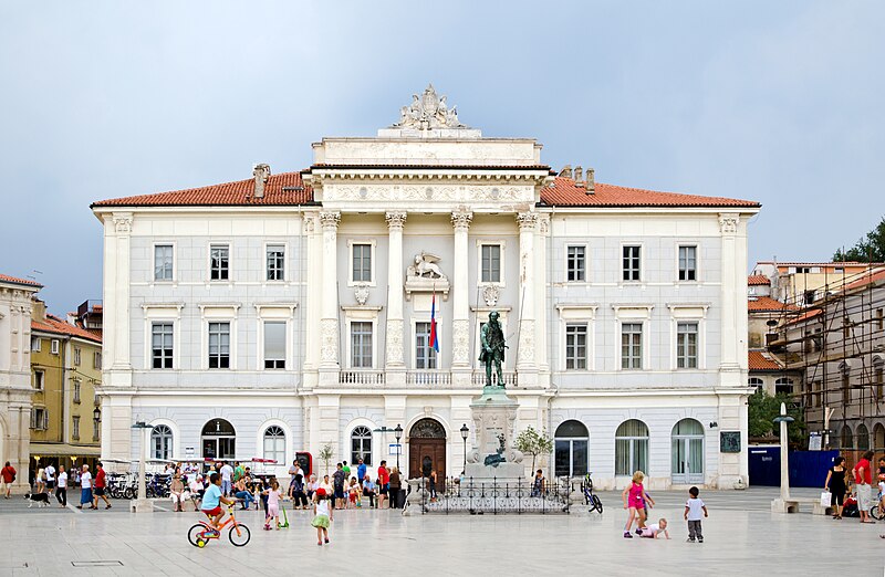 File:Piran-Rathaus-(30711).jpg