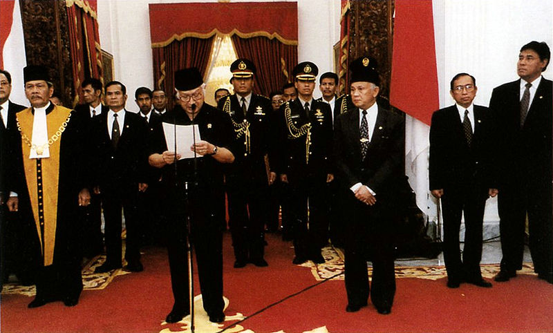 File:Suharto resigns.jpg