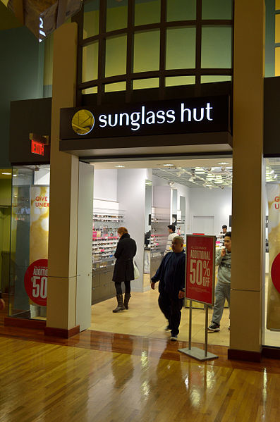 File:SunglassHutVaughanMills-DLighting.jpg