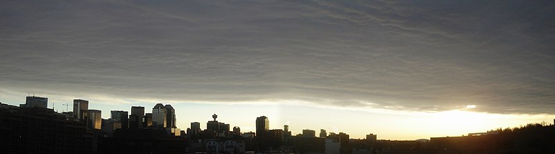 File:Chinook Arch-Calgary.JPG