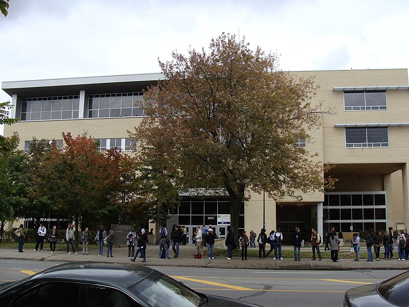 File:Collège Ahuntsic01.JPG