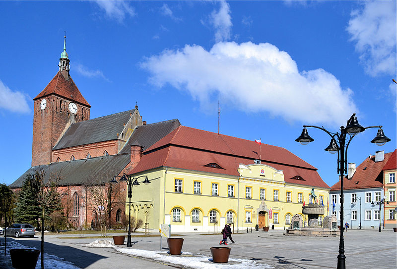 File:Darlowo rynek (1).jpg