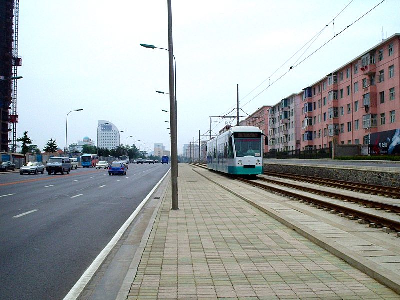 File:Modern tram in Dalian.JPG