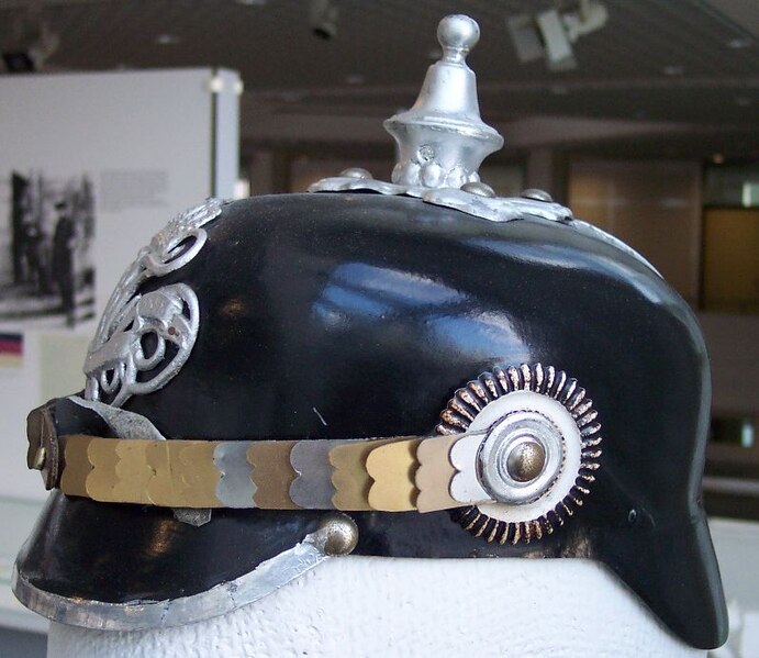 File:Preussische Pickelhaube.jpg