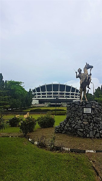 Файл:Queen Amina Statue.jpg