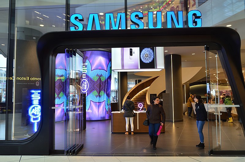 File:SamsungExperienceStoreTorontoEatonCentre.jpg